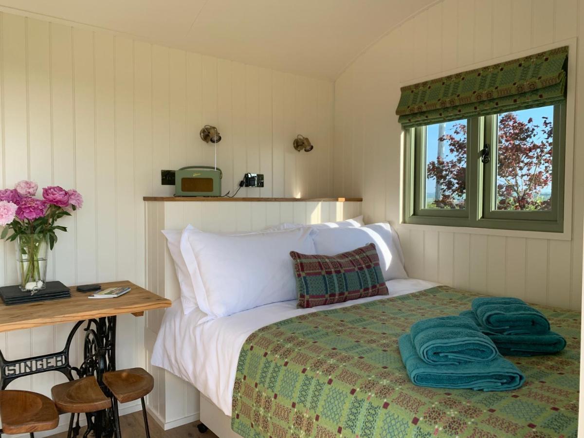 The Woolly Sheep Shepherd Huts Whitland Εξωτερικό φωτογραφία