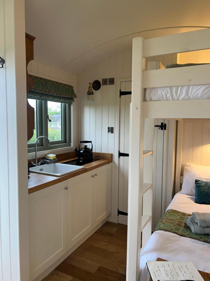 The Woolly Sheep Shepherd Huts Whitland Εξωτερικό φωτογραφία