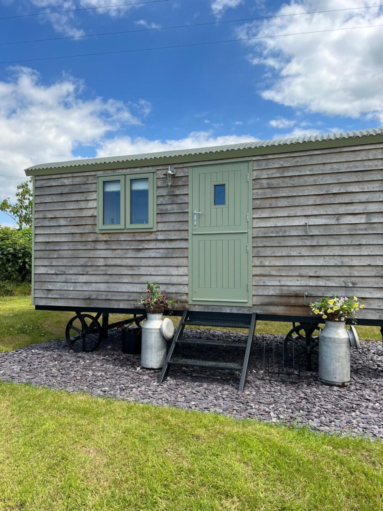 The Woolly Sheep Shepherd Huts Whitland Εξωτερικό φωτογραφία
